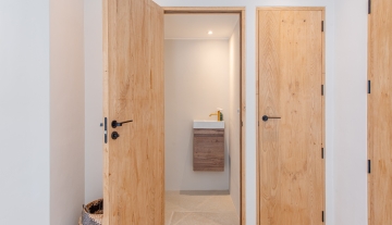 Resa estates Geraldine te koop finca noorden north ibiza sale bathroom doors bedroom wooden.jpg